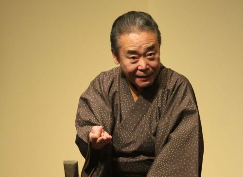 主任を勤める五街道雲助（71歳）。昭和43年、十代目金原亭馬生に入門。軽い噺は師匠譲りの顔芸を交じえ、人情噺は締まった口調で演じ、いずれも一級品。